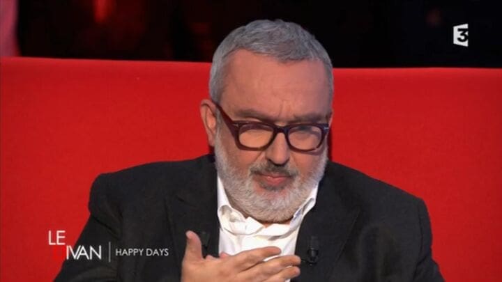 découvrez tout sur le rire contagieux de dominique farrugia : analyse de son humour, anecdotes et secrets de ce rire emblématique qui fait craquer le public.