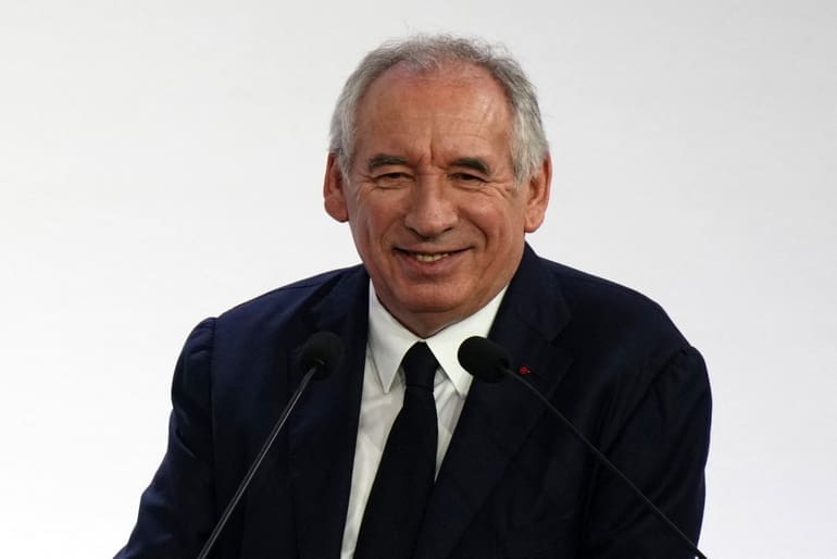 découvrez comment le secret influence le fonctionnement du parlementarisme, en explorant les enjeux de transparence, de confidentialité et de responsabilité au sein des institutions parlementaires.