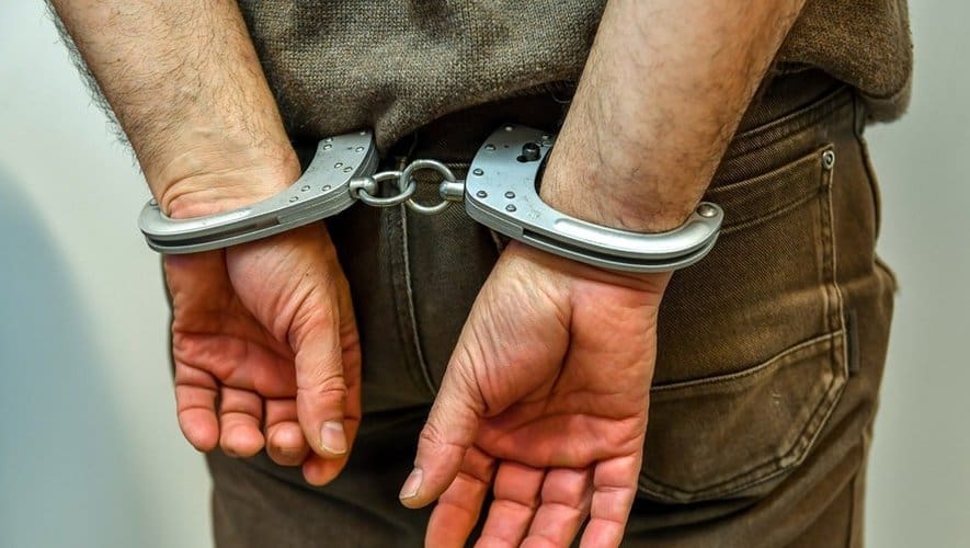 découvrez dans cet article les conditions et les implications de la levée du secret médical en cas de pédopornographie, ainsi que les obligations des professionnels de santé face à ces situations.