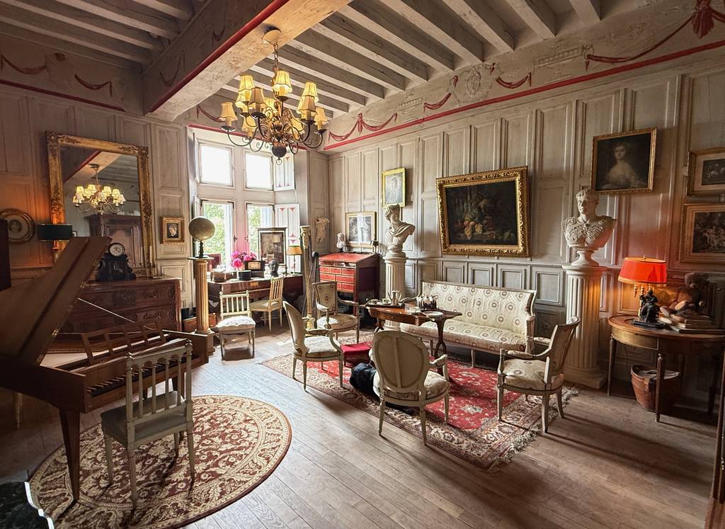 découvrez les secrets fascinants des châteaux : leurs histoires mystérieuses, légendes cachées et trésors oubliés à travers les siècles.