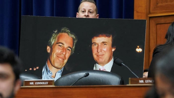 découvrez les révélations d'une lettre inédite impliquant donald trump et jeffrey epstein. analyse des liens et des secrets dévoilés entre les deux personnalités dans cette affaire controversée.