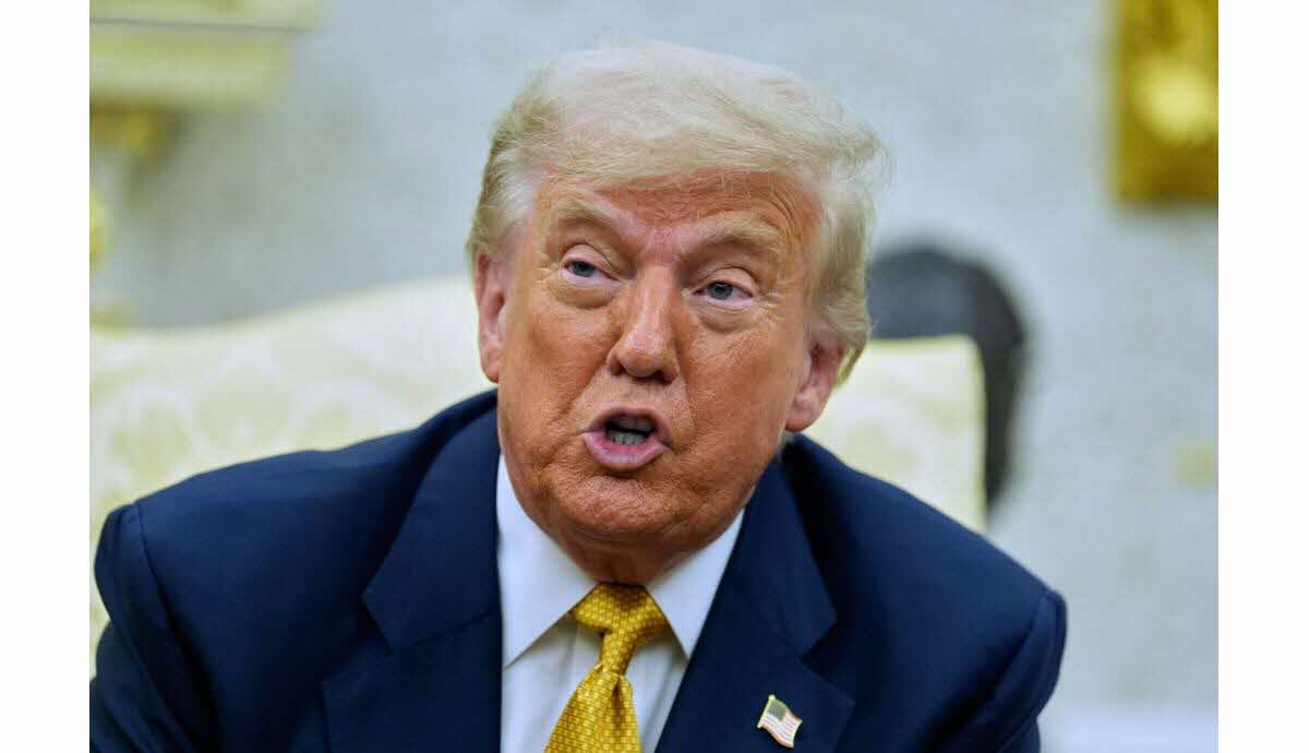 découvrez les révélations troublantes d'une lettre liant donald trump à jeffrey epstein. plongez dans une enquête exclusive sur leur relation et les secrets qu'elle pourrait dévoiler.