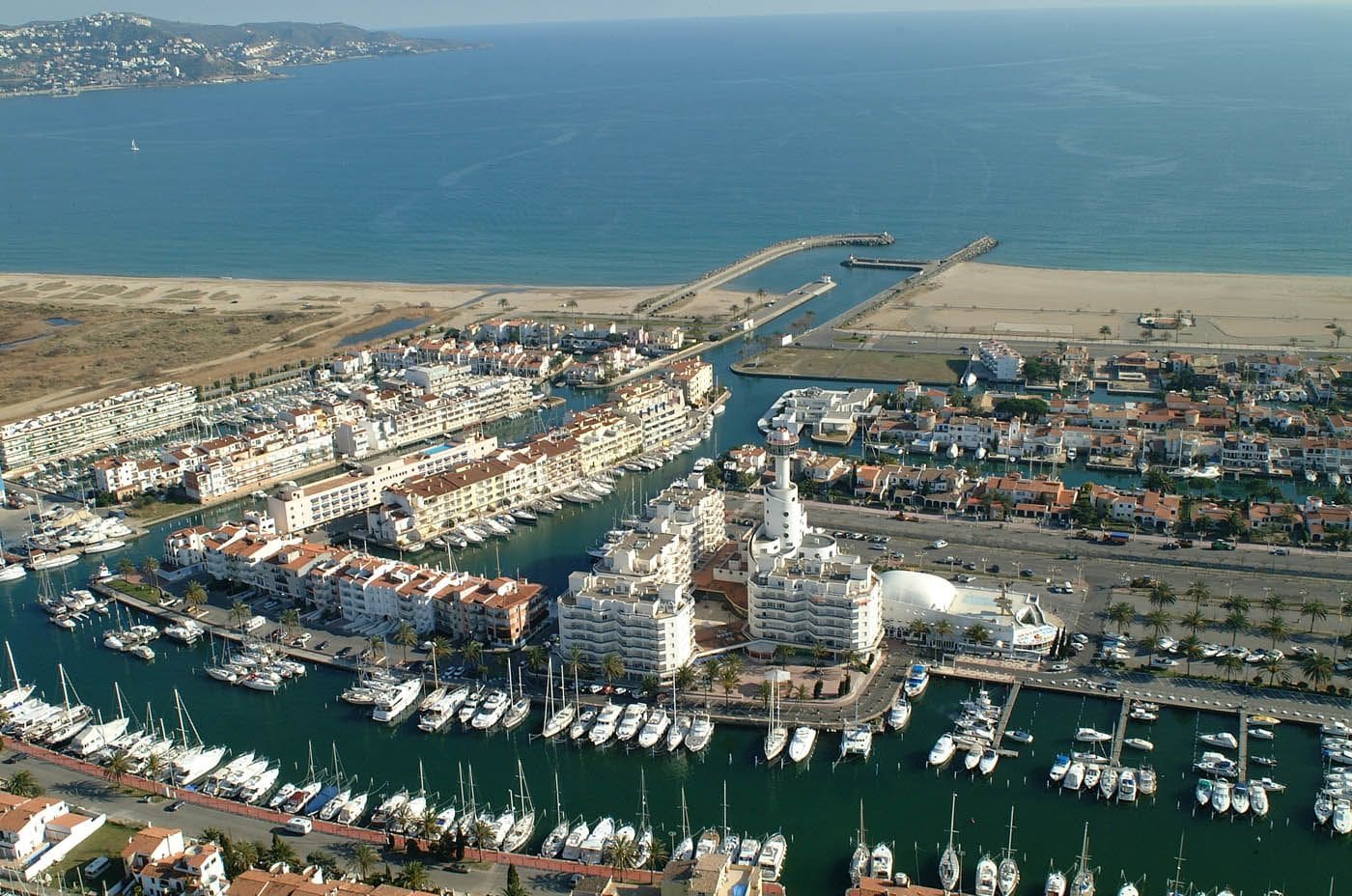 découvrez la venise espagnole, une destination pittoresque avec ses canaux charmants, ses ponts typiques et son ambiance romantique qui rappelle la célèbre cité italienne. préparez-vous à explorer ce joyau caché d'espagne !