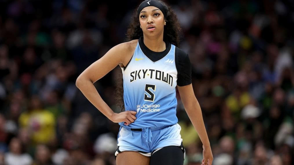 découvrez comment angel reese, star montante du basketball, est devenue une pionnière chez victoria's secret. entre empowerment, diversité et succès, plongez dans son parcours inspirant.