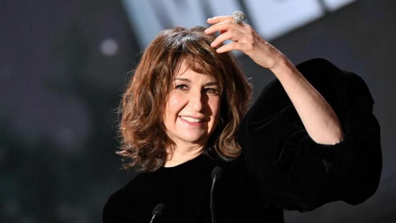 découvrez l’astuce taille de guêpe de valérie lemercier pour affiner votre silhouette facilement. conseils, secrets et routines adoptés par la star pour obtenir une taille fine et élégante.