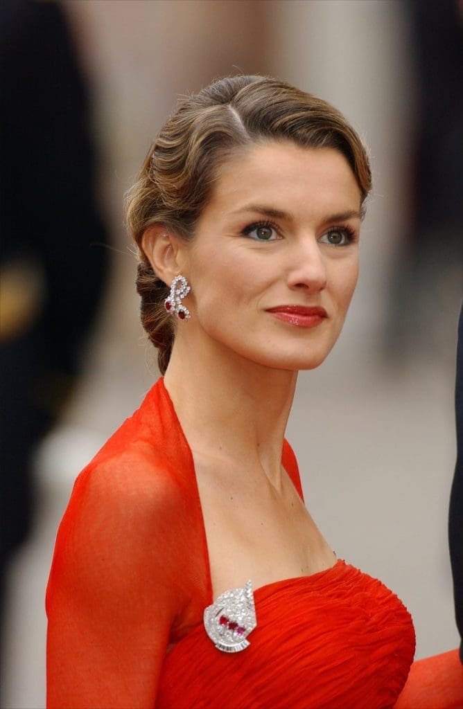 découvrez les meilleures astuces forme de la reine letizia d'espagne : conseils bien-être, routines fitness et secrets pour rester en pleine forme au quotidien.