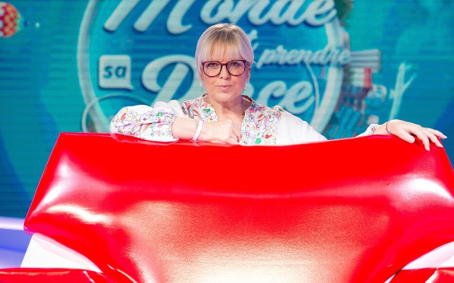 laurence boccolini exprime sa colère contre france 2 après la révélation de son salaire, suscitant de vives réactions sur les réseaux sociaux. découvrez les détails de cette polémique.