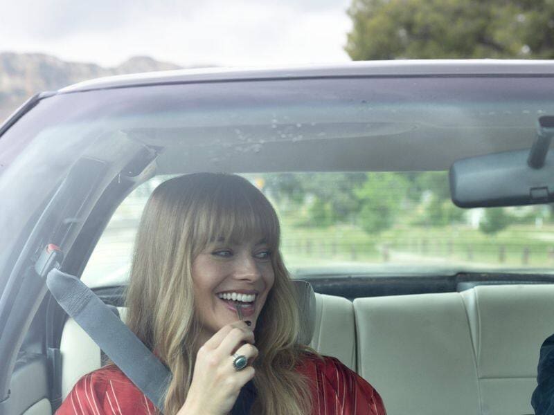 découvrez comment colin farrell raconte avec humour l'anecdote d'une scène tournée 45 fois avec tom cruise, révélant les coulisses et la complicité entre les deux acteurs lors du tournage.