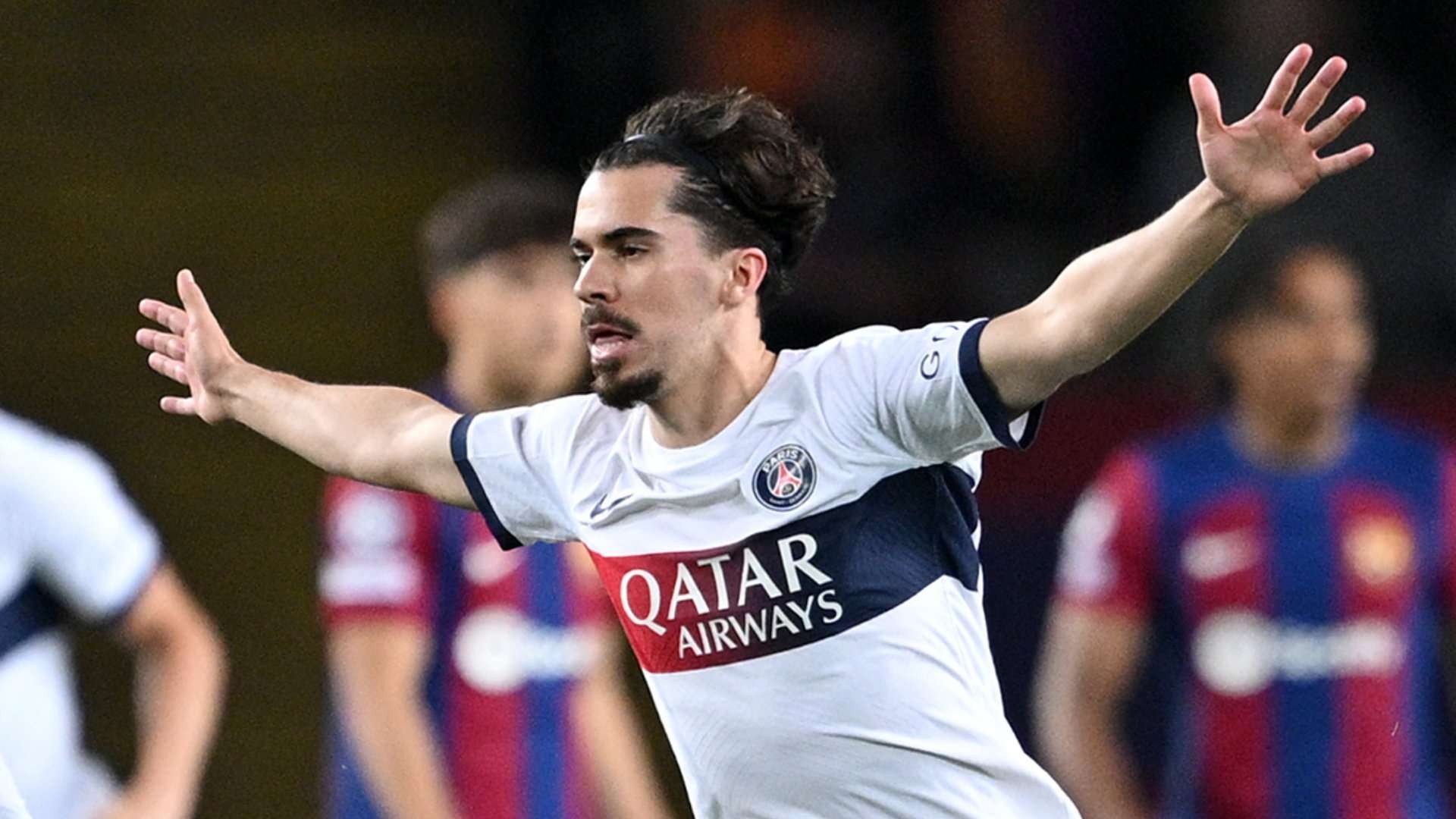 découvrez les coulisses de vitinha au psg : son adaptation, ses performances et les secrets de son intégration au sein du paris saint-germain. plongez dans le quotidien du talentueux milieu portugais !