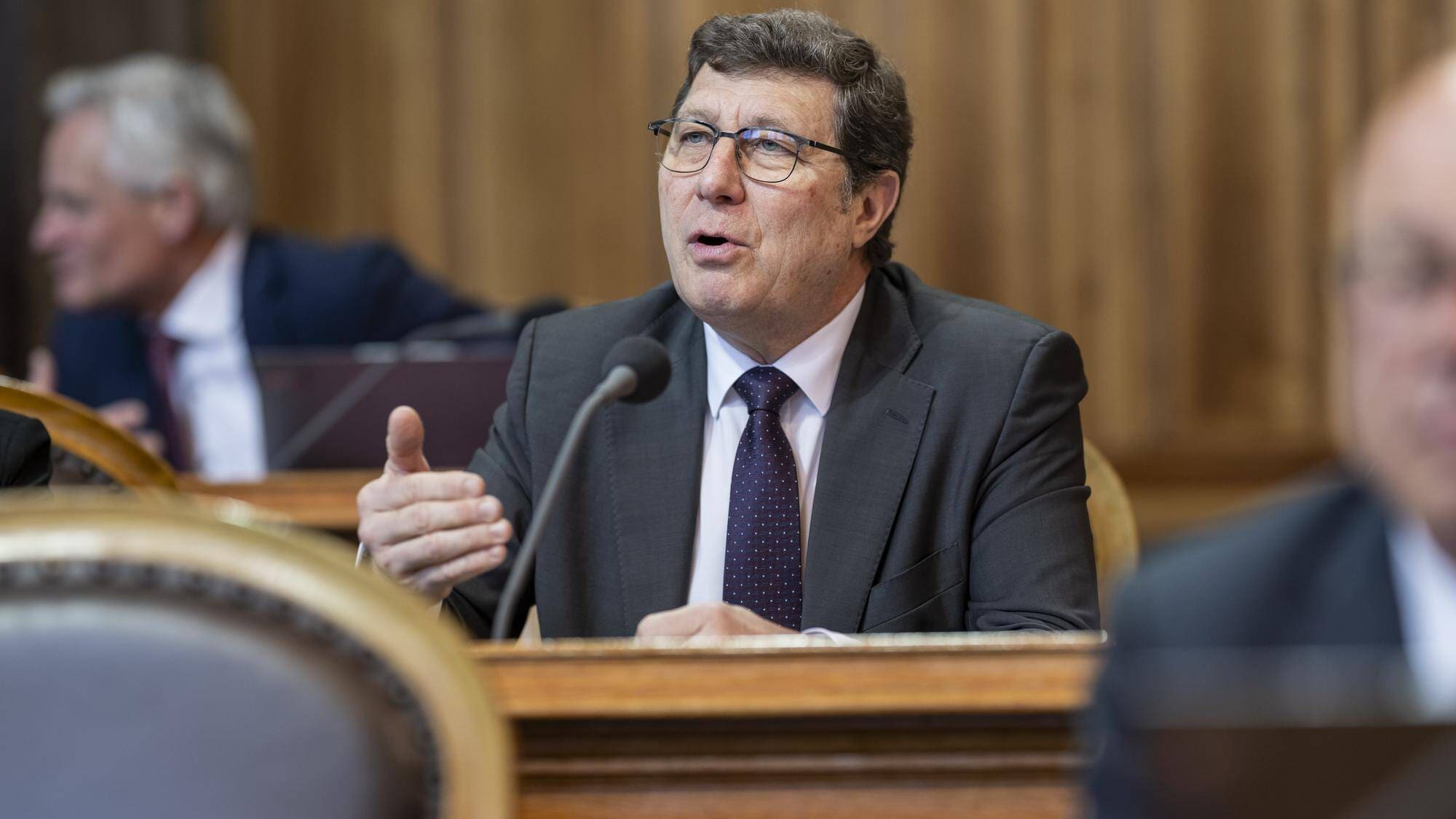 découvrez comment dittli a réussi à échapper aux poursuites judiciaires, les raisons de cette décision, ainsi que ses répercussions sur le plan légal et médiatique.