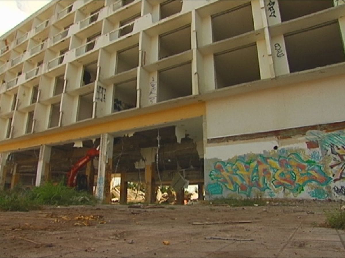 découvrez l'hôtel légendaire de la martinique, un lieu secret chargé de 1500 ans d'histoire. offrez-vous une expérience unique entre mystère, charme créole et héritage exceptionnel.