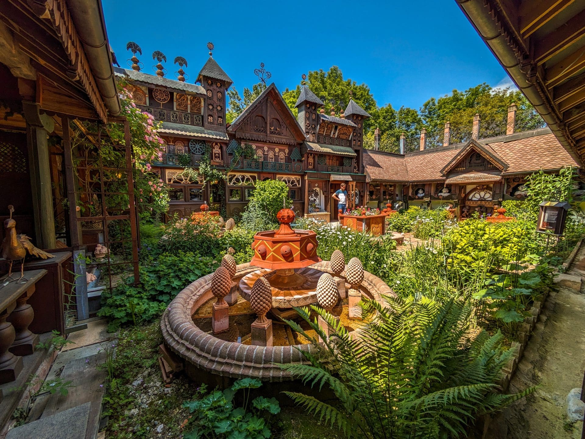 découvrez comment créer votre propre jardin secret, un espace intime plein de sérénité et de beauté, où la nature et le bien-être se rencontrent pour offrir un havre de paix à l'abri des regards.