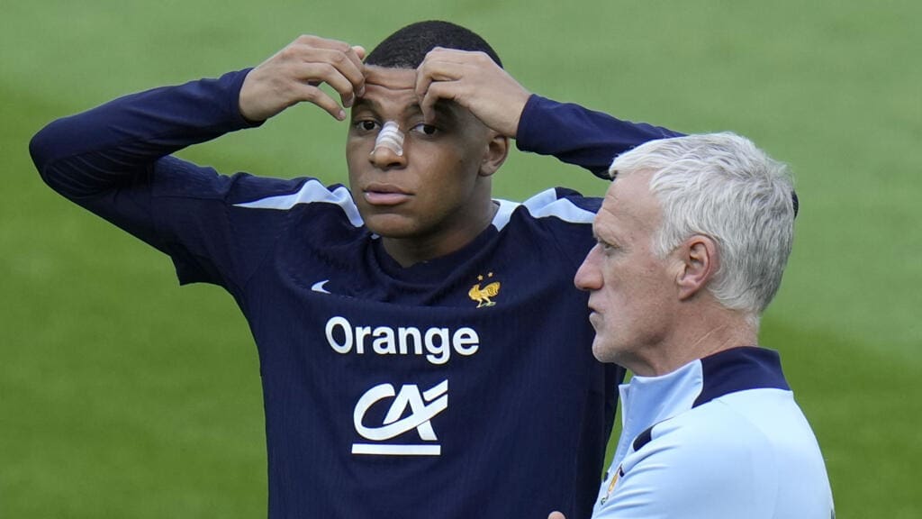 découvrez l'actualité et les dernières informations sur la relation entre kylian mbappé et didier deschamps, entre performances en équipe de france et enjeux majeurs pour les bleus.