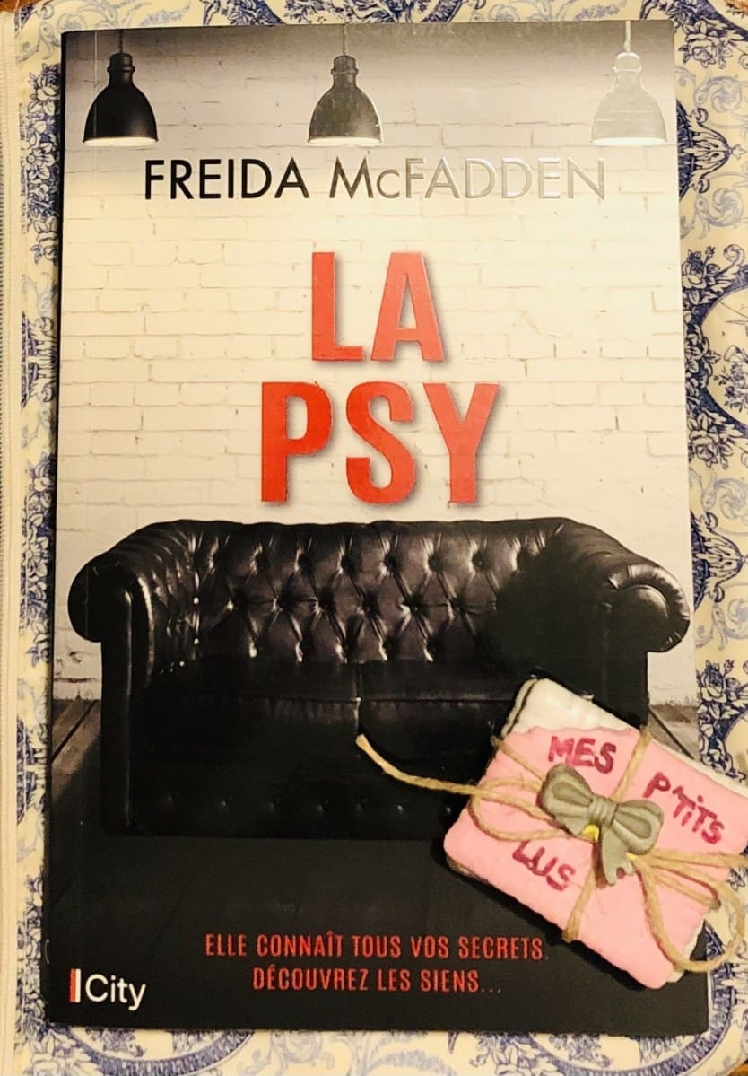 découvrez les mystères de freida : plongez dans un univers fascinant où secrets, énigmes et révélations inattendues vous attendent à chaque page. laissez-vous captiver par une aventure pleine de suspense et d'émotions.