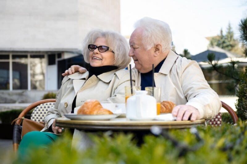 découvrez les secrets des supercentenaires : les habitudes, l’alimentation et le mode de vie exceptionnels de ceux qui dépassent les 110 ans. apprenez comment ces personnes extraordinaires vivent longtemps et en bonne santé.