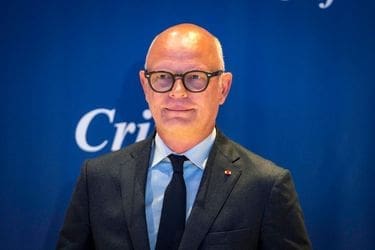 découvrez l'approche politique et les principales stratégies d'édouard philippe, ancien premier ministre, dans la gestion des affaires publiques et la construction de son courant au sein de la droite française.
