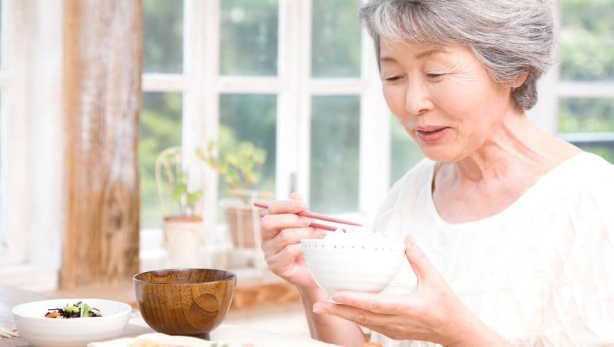 découvrez comment l'alimentation traditionnelle japonaise contribue à la longévité et au bien-être, alliant saveurs, équilibre nutritionnel et modes de vie sains.