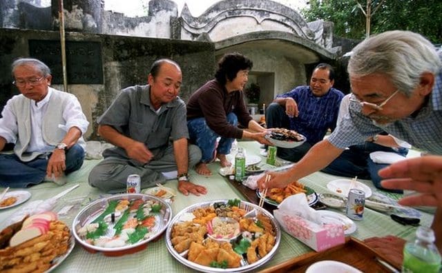 découvrez comment l'alimentation traditionnelle japonaise contribue à la longévité et au bien-être, avec des conseils pour adopter ces habitudes saines.