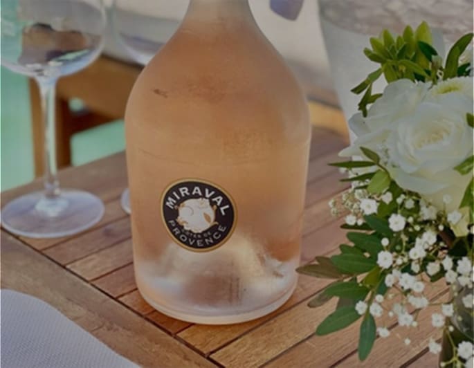 découvrez l'anecdote surprenante sur l'alcool d'héléna au château, une histoire riche en saveurs et en mystères.