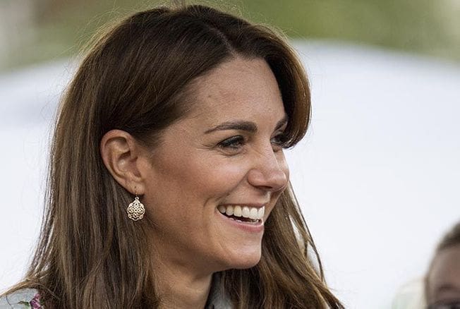 découvrez les astuces beauté abordables de kate middleton pour un look élégant et naturel au quotidien.