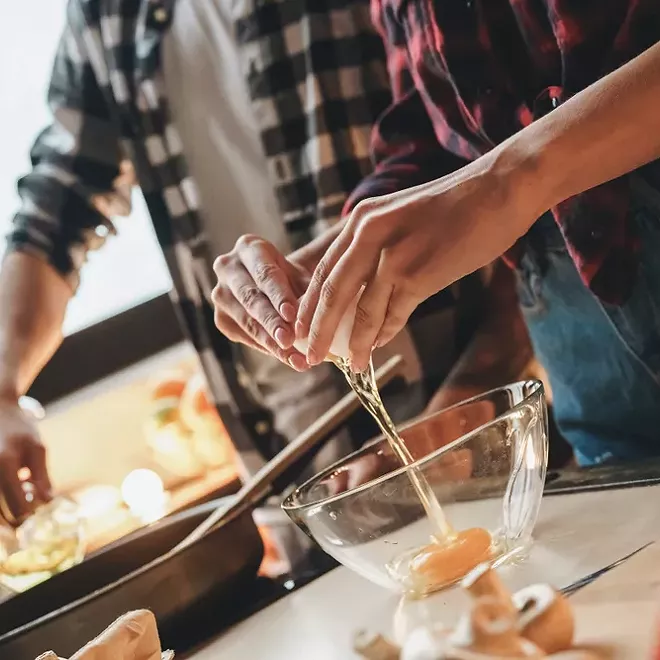 découvrez l'astuce de chef incontournable pour réussir une omelette moelleuse et savoureuse à chaque fois. suivez nos conseils simples et gourmands !