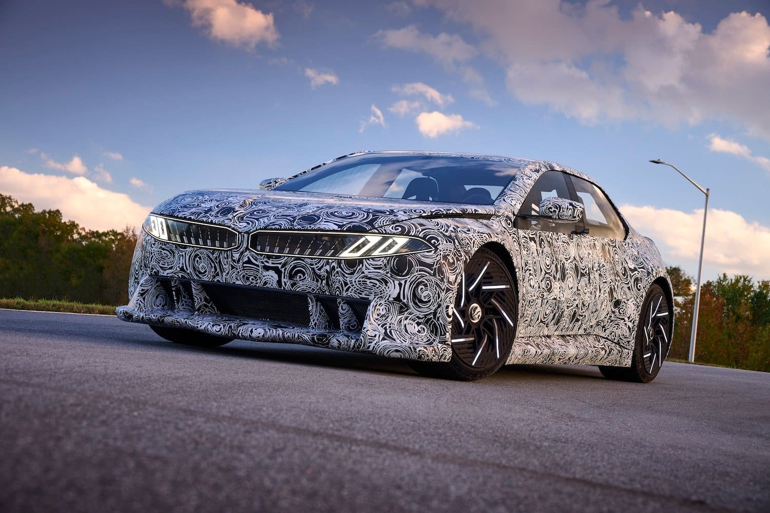 découvrez la première révélation de la bmw m3 électrique, alliant performance sportive et technologie innovante pour une expérience de conduite inédite.