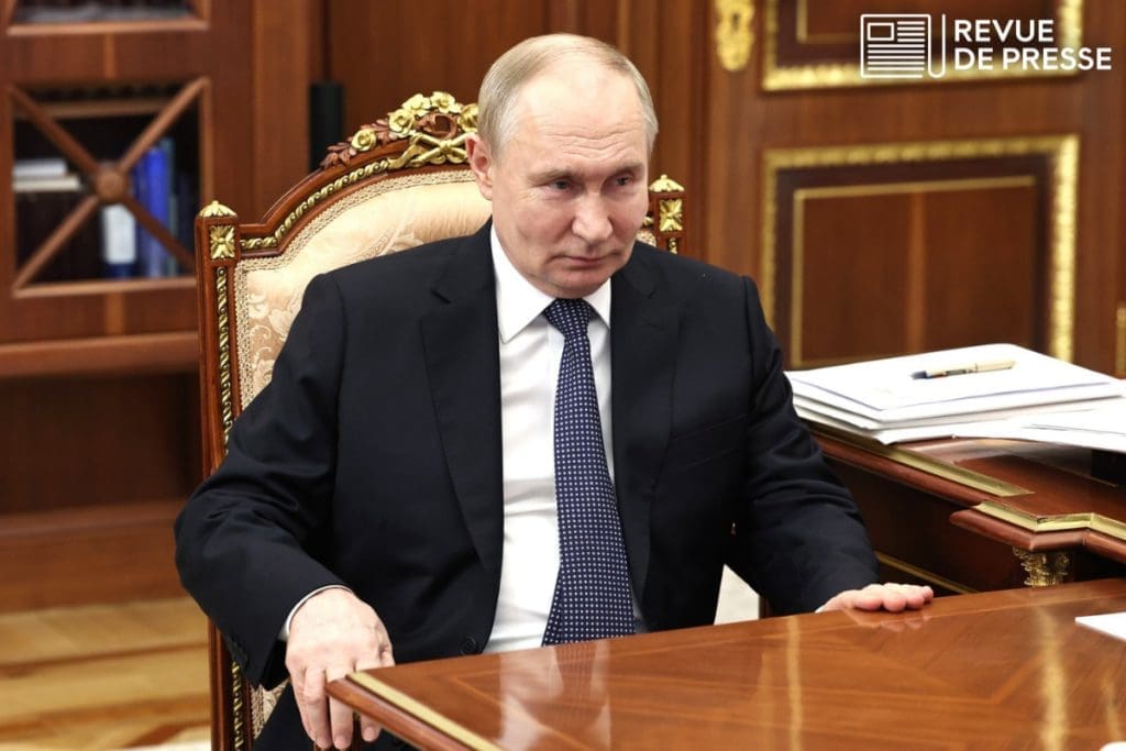 découvrez les bureaux clonés de poutine, une réplique étonnante des espaces de travail du dirigeant russe, alliant détail et authenticité.