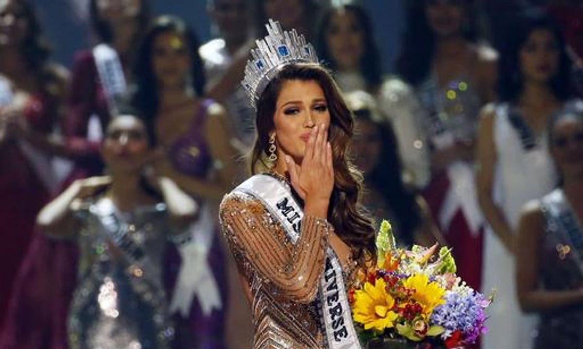 découvrez les conseils précieux d'iris mittenaere pour miss univers 2025 et préparez-vous à briller avec confiance et élégance lors du prestigieux concours.