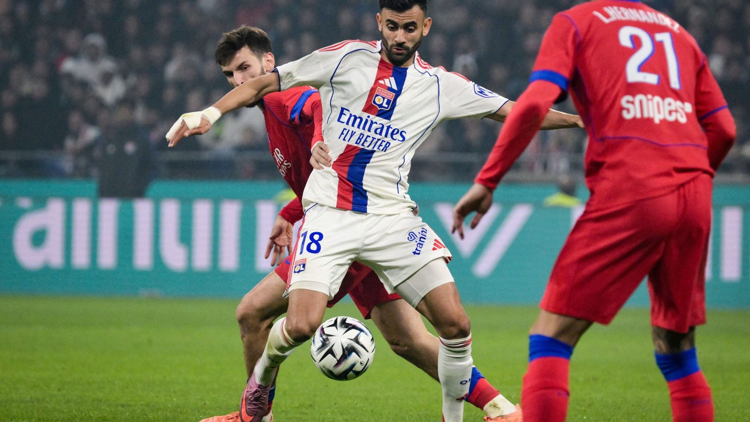 analyse de la controverse autour des points perdus par l'ol en ligue 1, explorant les matchs clés et les décisions arbitrales qui ont marqué la saison.