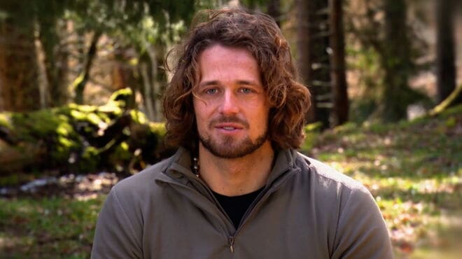 découvrez le parcours inspirant de gustin dans koh-lanta, son combat pour la santé et sa transformation grâce à une perte de poids remarquable.