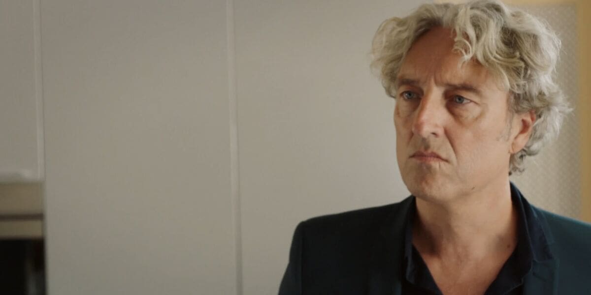 découvrez dans itc 1302 le secret dévoilé par teyssier concernant les jourdain, tandis que pénélope et gary se rapprochent dans une intrigue pleine de suspense.