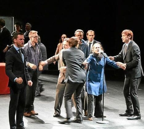 découvrez l'univers de joël pommerat, où la peur et le fantastique se mêlent pour sublimer le théâtre contemporain.