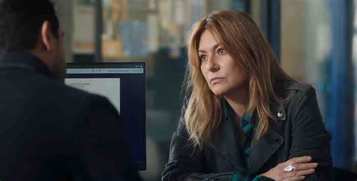 découvrez l'interprétation de laurence facelina sur le mystère entourant pénélope dans la série ici tout commence, entre suspense et révélations.