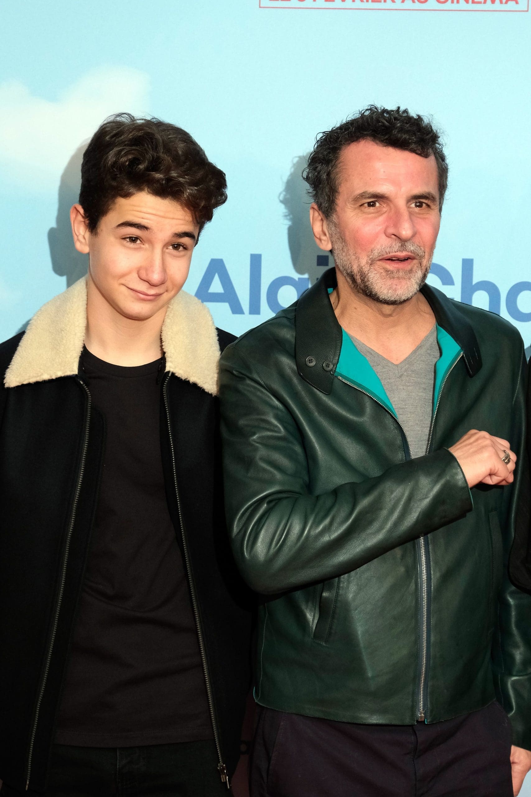 découvrez l’histoire de lazare lartigau, un jeune talent prometteur contraint de vivre loin de ses parents. parcourez son parcours inspirant, ses défis et sa passion qui le guide vers le succès.