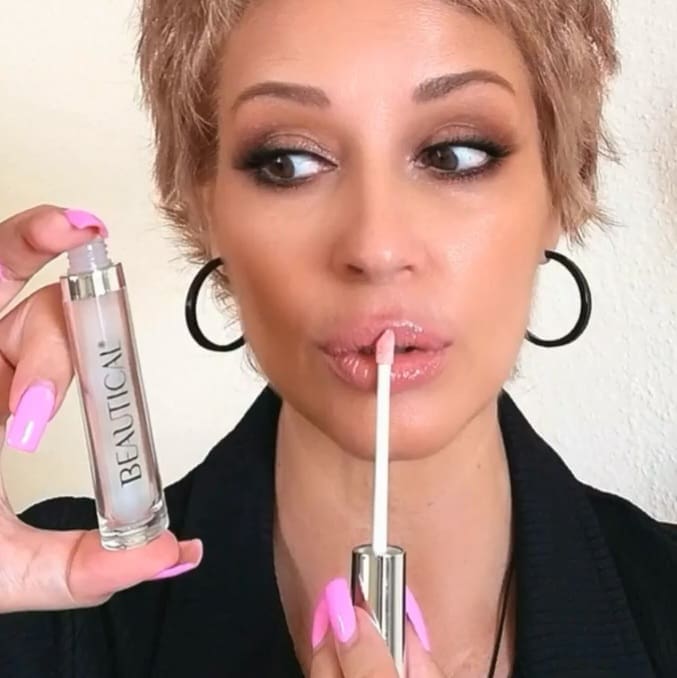 découvrez comment obtenir des lèvres repulpées naturellement grâce à des méthodes douces et efficaces pour sublimer votre sourire sans interventions agressives.