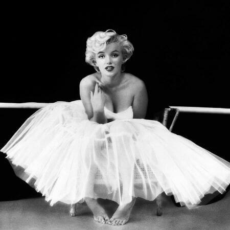 découvrez l'histoire fascinante du pas iconique de marilyn monroe, symbole d'élégance et de glamour intemporel dans le cinéma et la culture populaire.