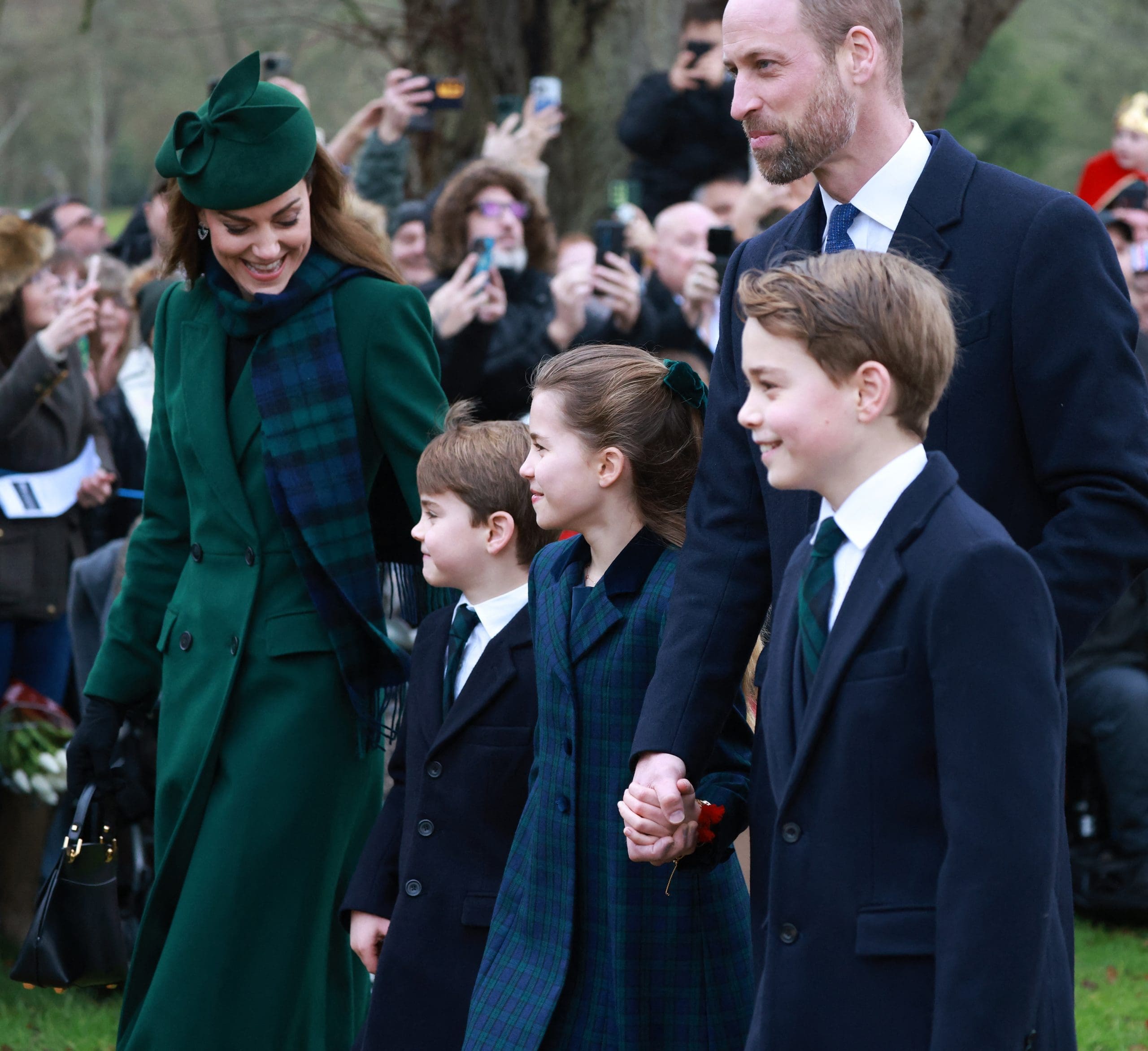 découvrez le mystère entourant le fils de kate et william, george, et les secrets qui intriguent le public.