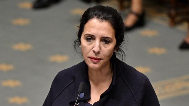 découvrez comment paul mirabel a été victime d'une escroquerie liée aux cryptomonnaies et les précautions à prendre pour éviter ce type d'arnaque.