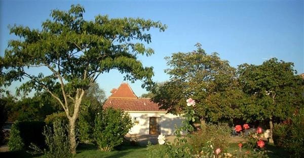 découvrez le secret fascinant du château de morin à puch-d'agenais, une histoire riche à explorer au cœur du lot-et-garonne.