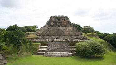découvrez comment un site maya ancien révèle la vision cosmique unique des bâtisseurs, offrant un aperçu fascinant de leur connaissance astronomique et spirituelle.
