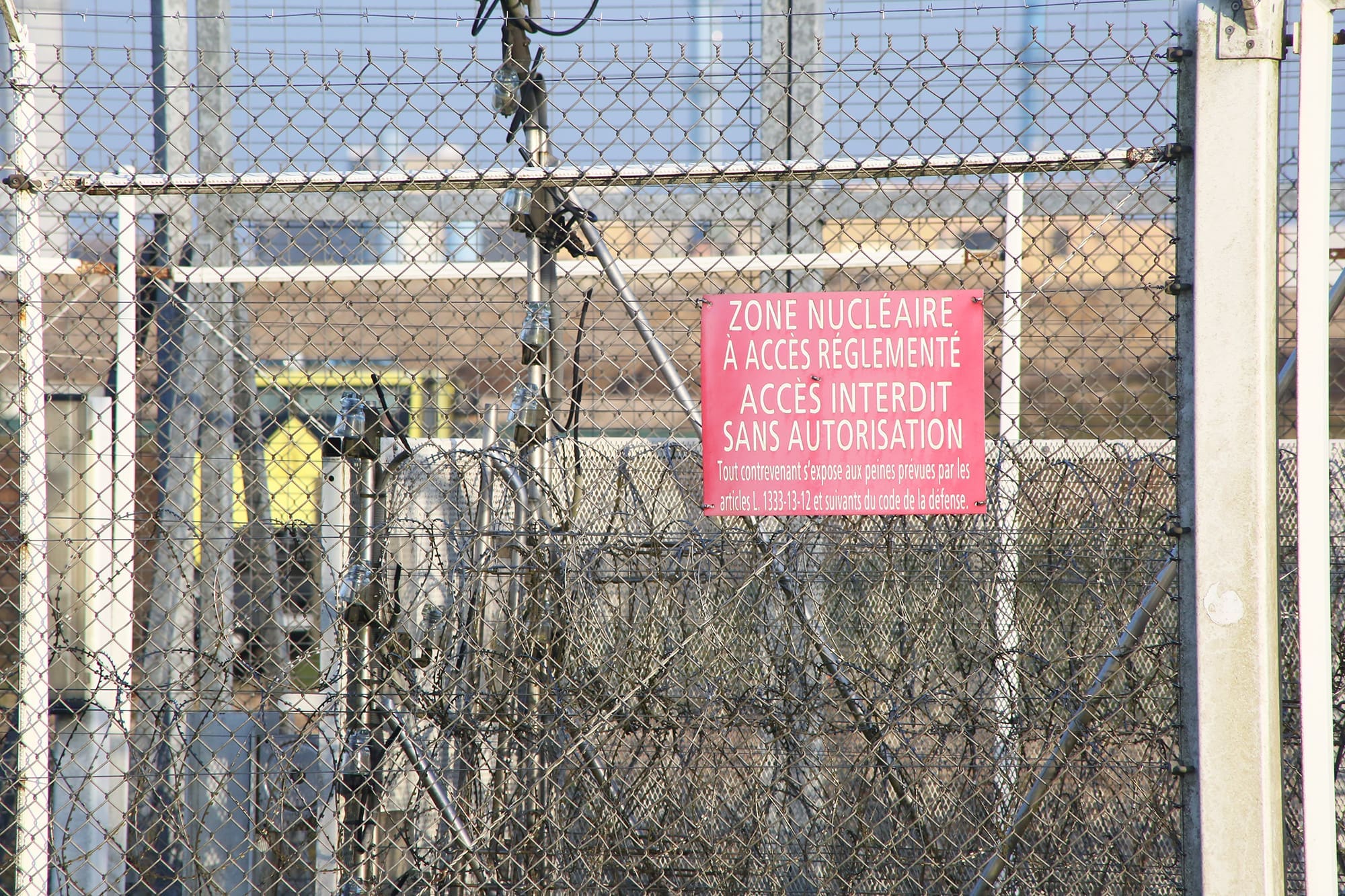 analyse du conflit entre l'état et la cli de la hague sur la sûreté nucléaire, enjeux, positions et impacts sur la gestion des installations.