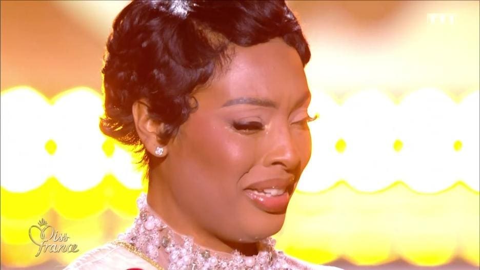 découvrez l'émotion d'angélique angarni-filopon aux larmes lors de l'élection de miss france 2026, un moment chargé de sens et de sentiments.