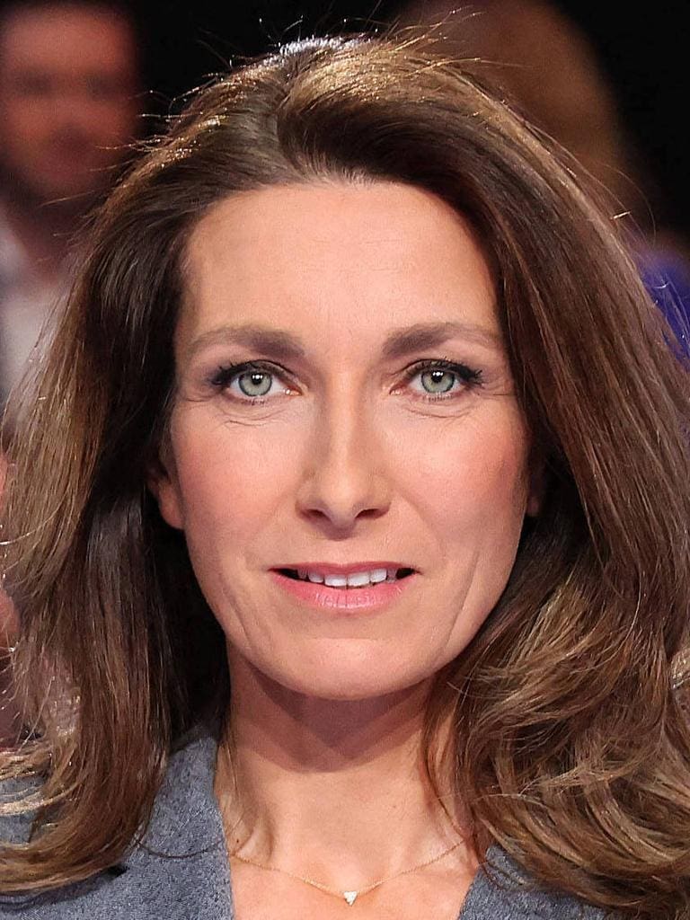 découvrez les secrets de coiffure parfaits d'anne-claire coudray pour un look impeccable au quotidien.