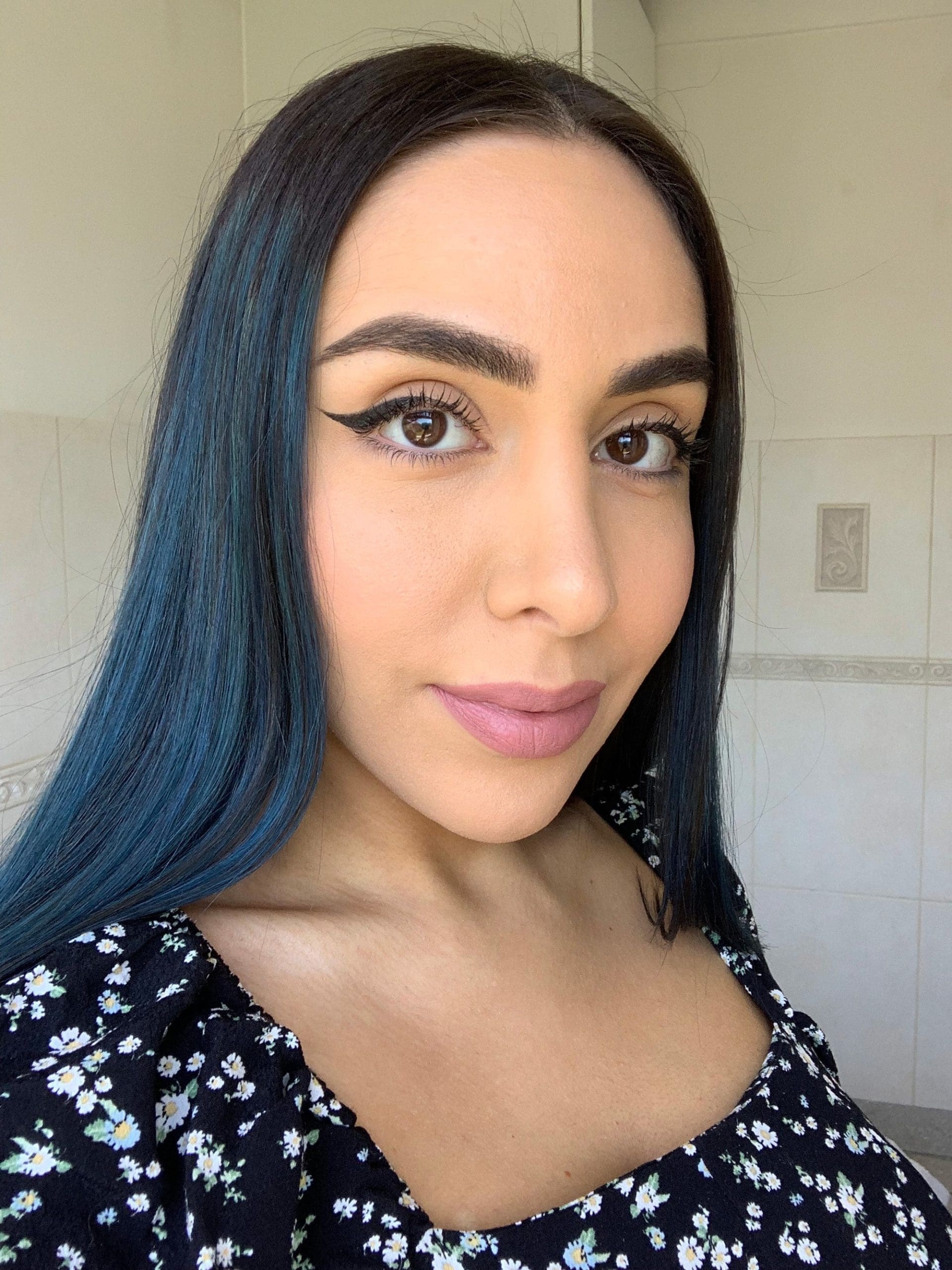 découvrez bacci, la marque de maquillage abordable et tendance qui fait sensation sur tiktok. produits de qualité pour un look stylé à petit prix.