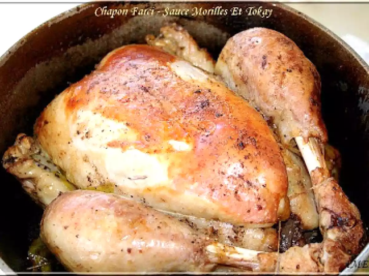 découvrez notre recette élégante de chapon de noël accompagné d'une délicate sauce aux morilles, parfaite pour un repas festif et savoureux.