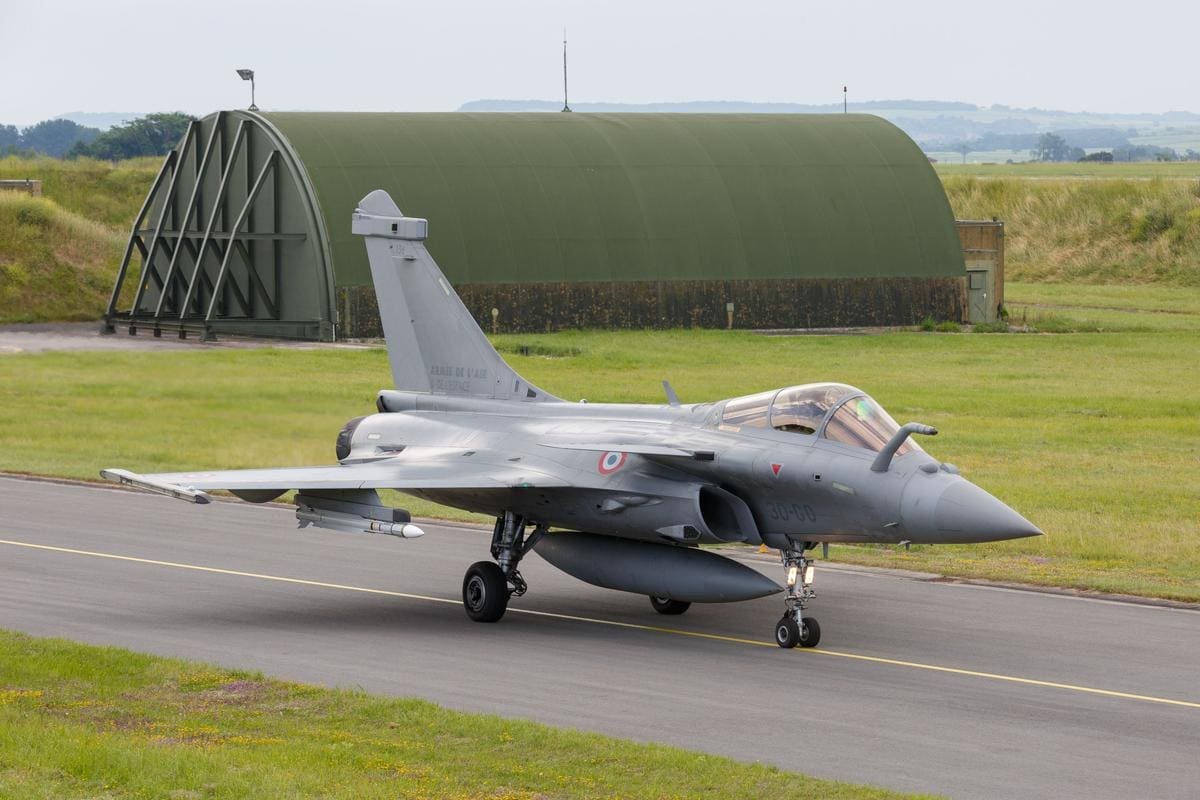 découvrez comment dassault étend son site à poitiers grâce à une commande confidentielle, renforçant ainsi son innovation et sa présence régionale.