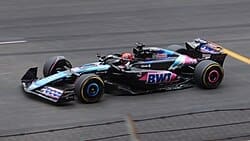 découvrez le projet secret d'esteban ocon en formule 1 et les ambitions du pilote français pour la saison à venir.