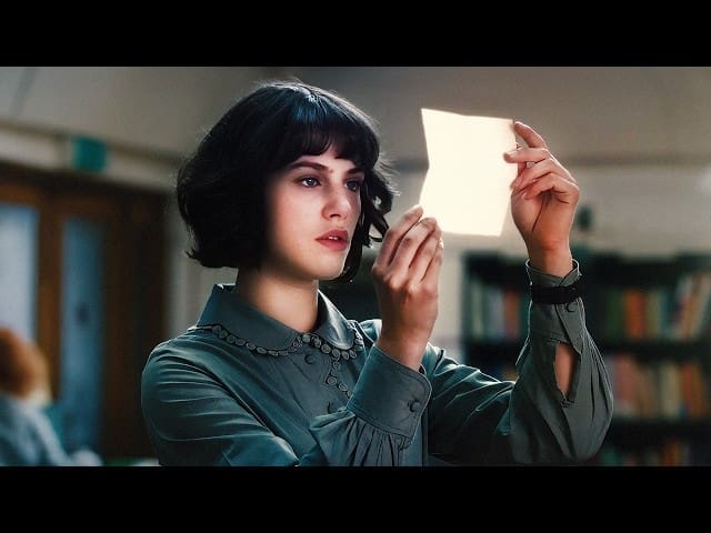 découvrez le jardin enchanté de bella brown, un havre de paix où la nature et la magie se rencontrent pour créer un espace unique et féerique.