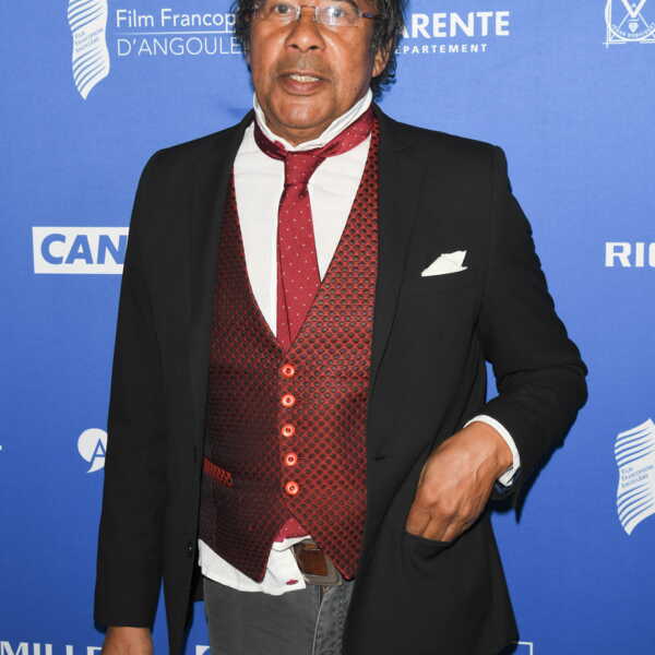 découvrez la première création musicale émotionnelle de laurent voulzy en collaboration avec ses fils, une œuvre remplie de sentiments et de douceur familiale.