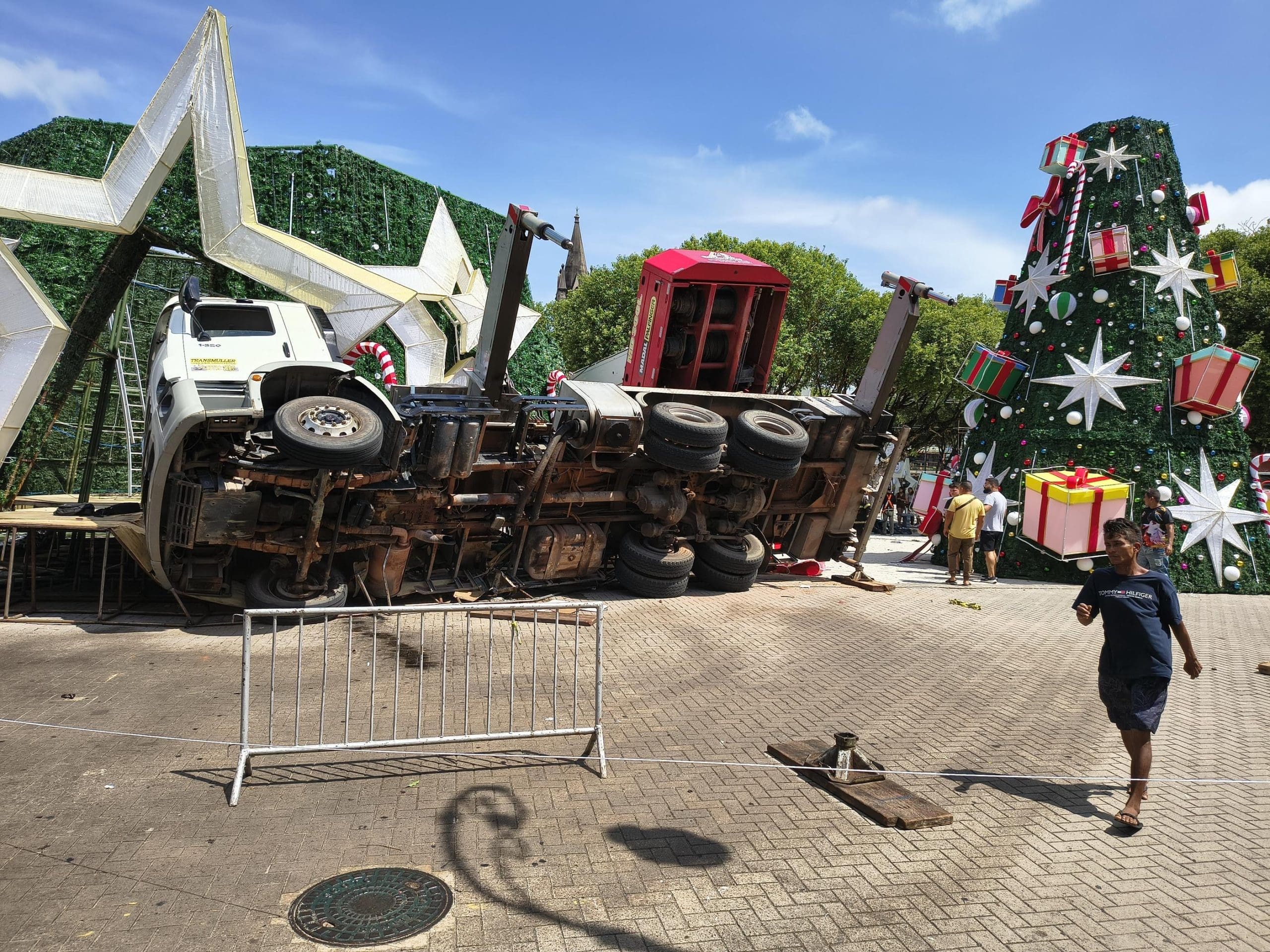 découvrez les 5 clés essentielles du chef-d'œuvre brésilien 'l’agent secret' et plongez dans l'univers fascinant de ce thriller incontournable.